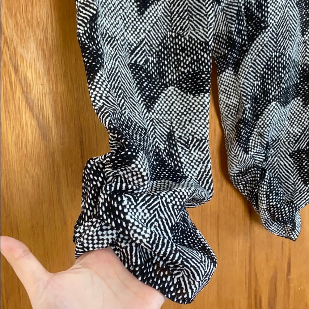 Woman’s pants - Picture 2 of 4